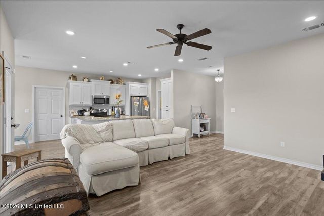 68 Bates Avenue, Purvis, MS 39475