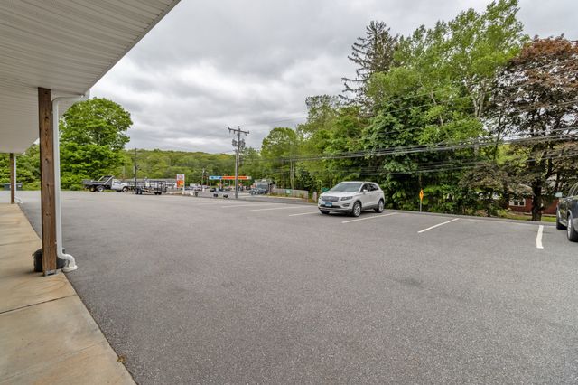 627 Route 82, Montville, CT 06370