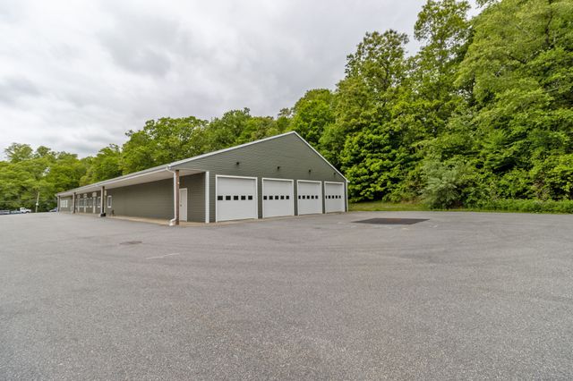 627 Route 82, Montville, CT 06370
