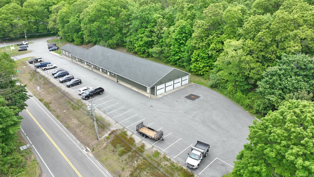 627 Route 82, Montville, CT 06370