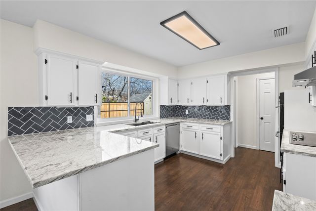 933 Waynelee Drive, Lancaster, TX 75146