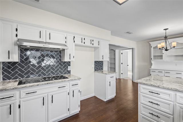 933 Waynelee Drive, Lancaster, TX 75146