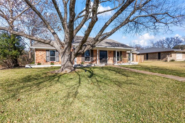 933 Waynelee Drive, Lancaster, TX 75146