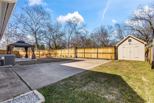 933 Waynelee Drive, Lancaster, TX 75146