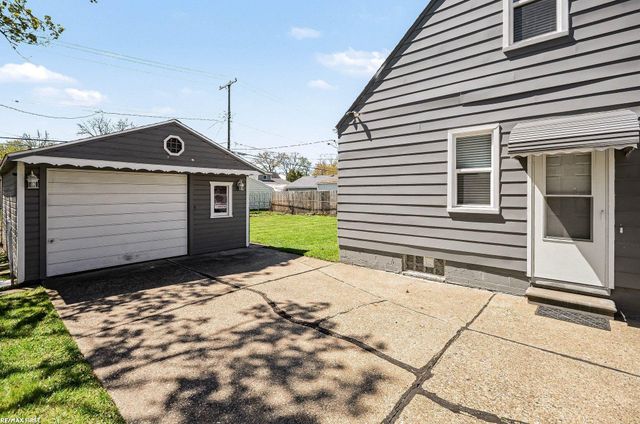 21910 Stephens Road, St Clair Shores, MI 48080