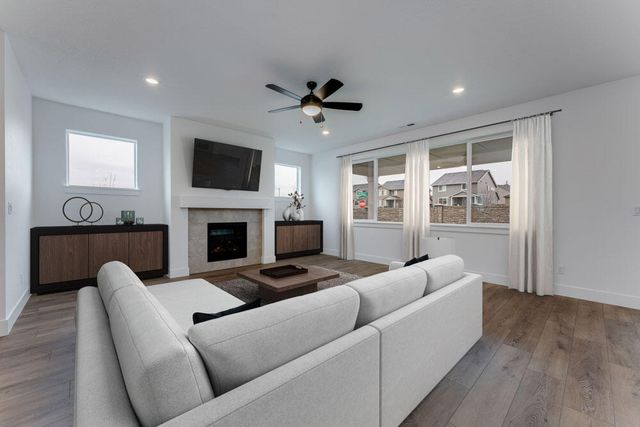 21451 NE Hayloft Place, Bend, OR 97701