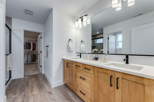 21451 NE Hayloft Place, Bend, OR 97701