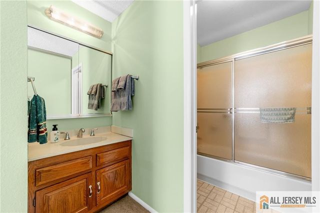 376 Stirling Drive 376A, Monroe, NJ 08831