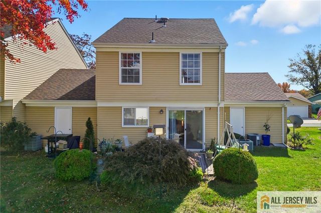 376 Stirling Drive 376A, Monroe, NJ 08831