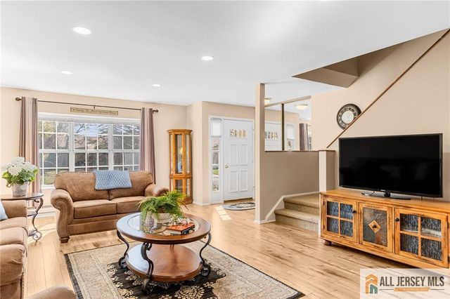 376 Stirling Drive 376A, Monroe, NJ 08831