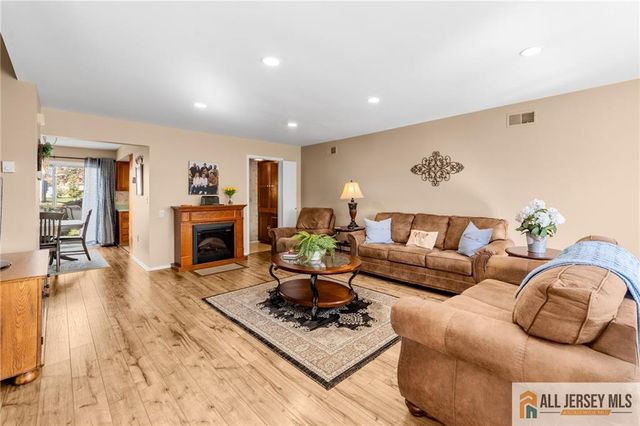 376 Stirling Drive 376A, Monroe, NJ 08831