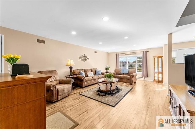 376 Stirling Drive 376A, Monroe, NJ 08831