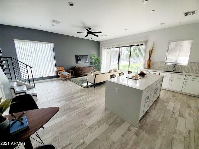 3900 N 30th Street Ste 2, Phoenix, AZ 85016