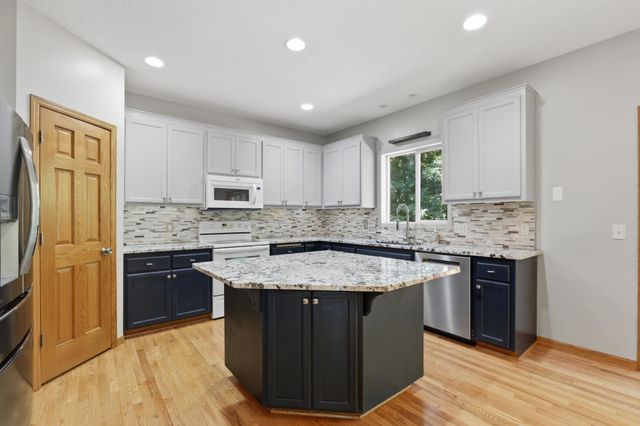 9142 Woodland Drive, Saint Bonifacius, MN 55375