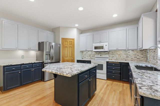 9142 Woodland Drive, Saint Bonifacius, MN 55375