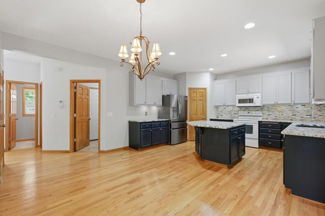 9142 Woodland Drive, Saint Bonifacius, MN 55375