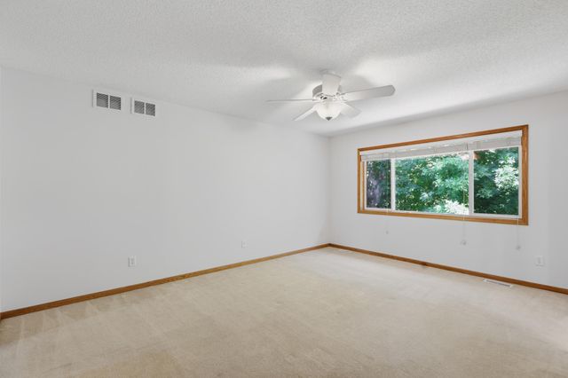 9142 Woodland Drive, Saint Bonifacius, MN 55375