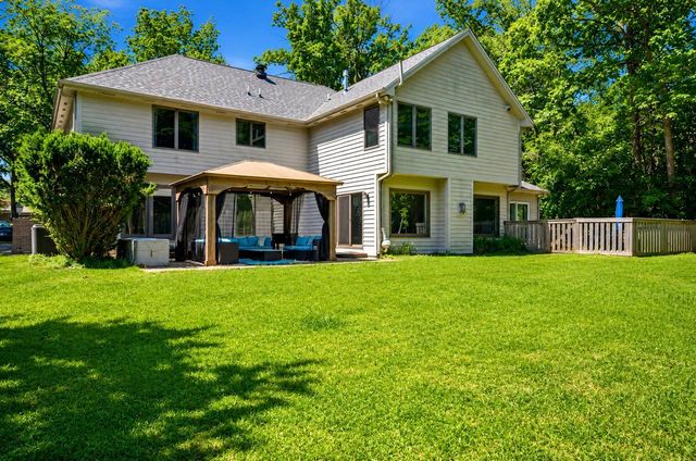 26792 W LAKEVIEW Drive S, Lake Barrington, IL 60084