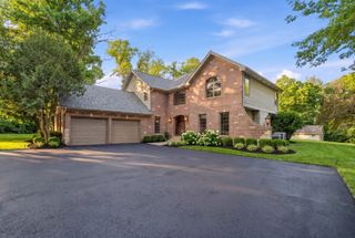26792 W LAKEVIEW Drive S, Lake Barrington, IL 60084