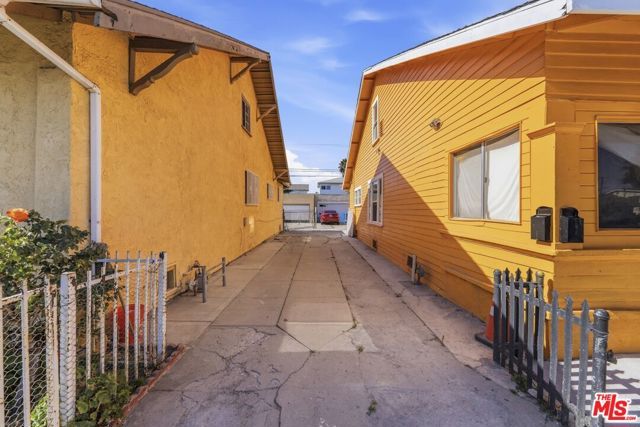 1363 E 49th Street, Los Angeles, CA 90011