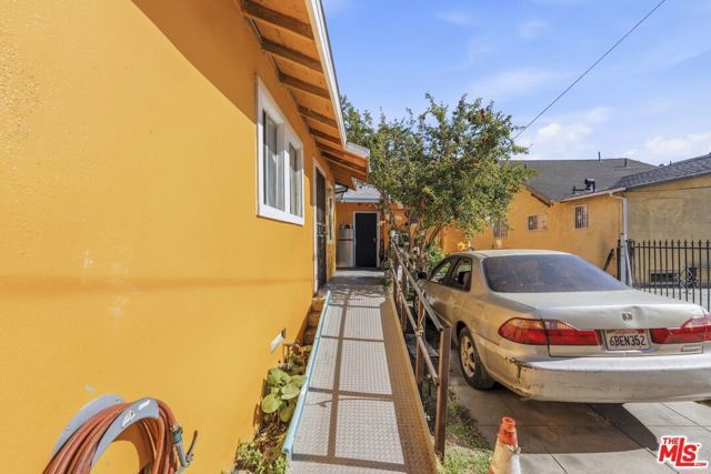 1363 E 49th Street, Los Angeles, CA 90011