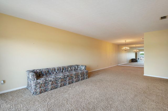 3030 Breckenridge Ln APT 415, Louisville, KY 40220