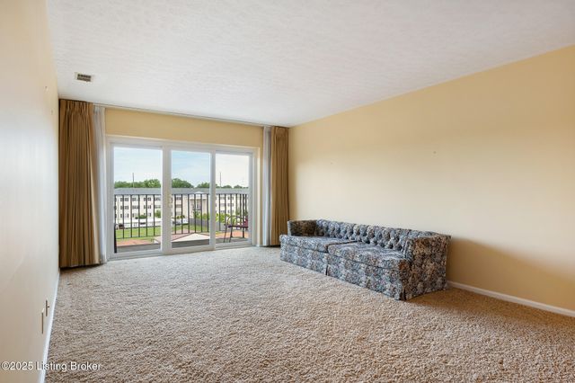 3030 Breckenridge Ln APT 415, Louisville, KY 40220