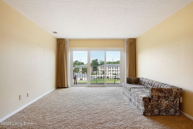 3030 Breckenridge Ln APT 415, Louisville, KY 40220