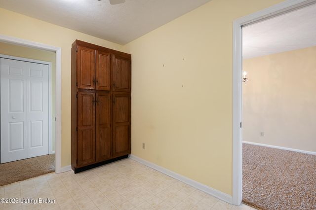 3030 Breckenridge Ln APT 415, Louisville, KY 40220