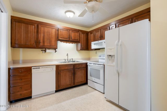 3030 Breckenridge Ln APT 415, Louisville, KY 40220