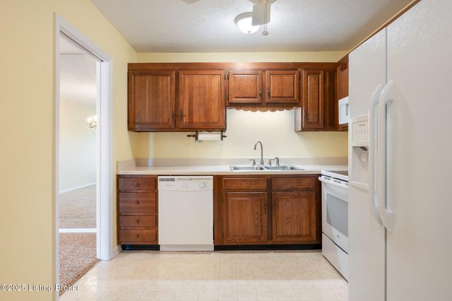 3030 Breckenridge Ln APT 415, Louisville, KY 40220