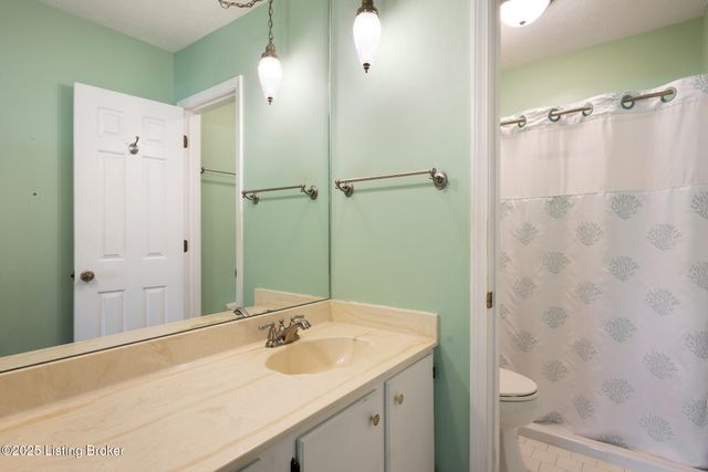 3030 Breckenridge Ln APT 415, Louisville, KY 40220