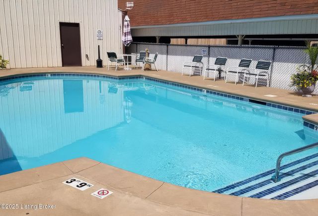 3030 Breckenridge Ln APT 415, Louisville, KY 40220