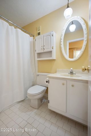 3030 Breckenridge Ln APT 415, Louisville, KY 40220