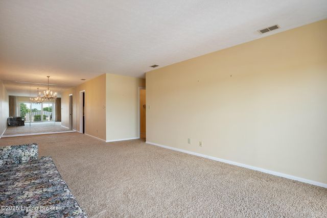 3030 Breckenridge Ln APT 415, Louisville, KY 40220