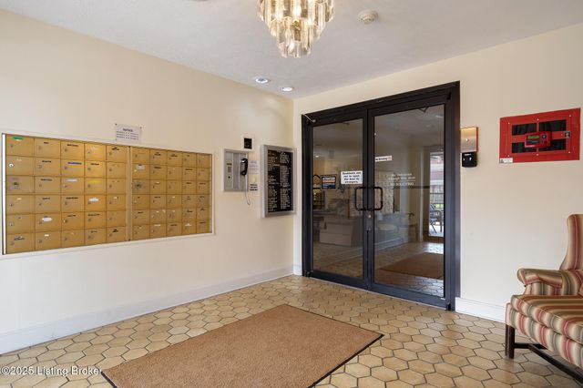 3030 Breckenridge Ln APT 415, Louisville, KY 40220