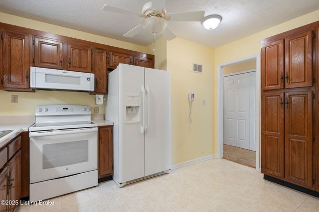 3030 Breckenridge Ln APT 415, Louisville, KY 40220