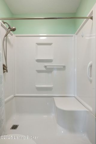 3030 Breckenridge Ln APT 415, Louisville, KY 40220