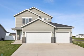 10211 Burgundy Drive, Horace, ND 58047
