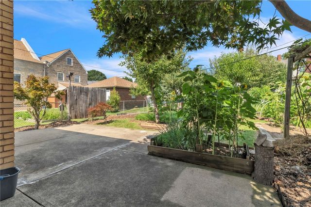 1134 Leishman Ave, New Kensington, PA 15068