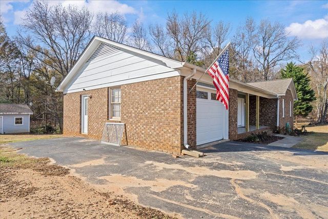 204 Green Ridge Dr, Moore, SC 29369