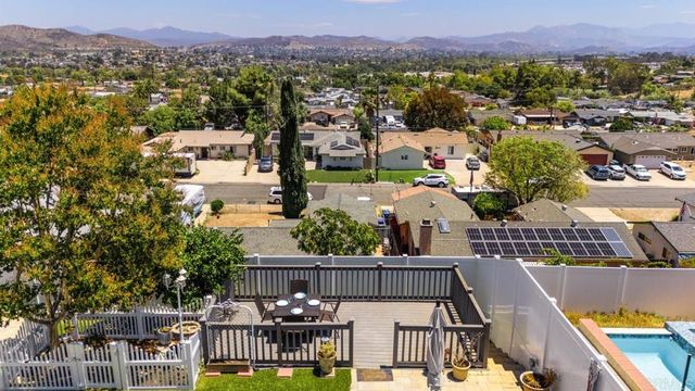 8028 Shantung Dr, Santee, CA 92071