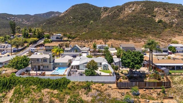 8028 Shantung Dr, Santee, CA 92071