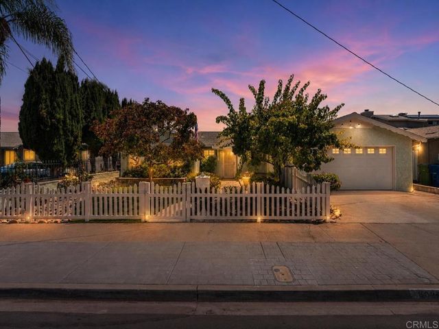 8028 Shantung Dr, Santee, CA 92071