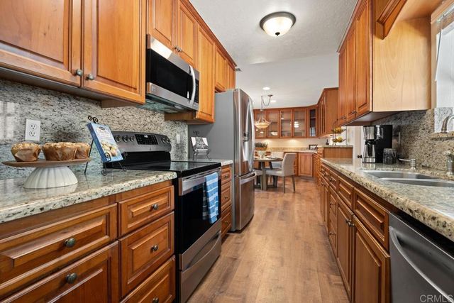 8028 Shantung Dr, Santee, CA 92071