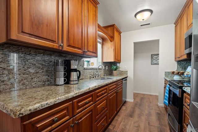8028 Shantung Dr, Santee, CA 92071