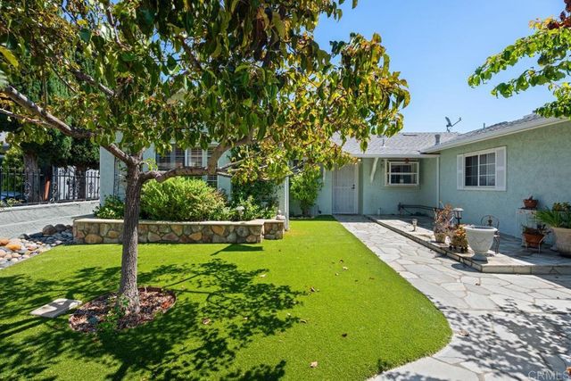8028 Shantung Dr, Santee, CA 92071