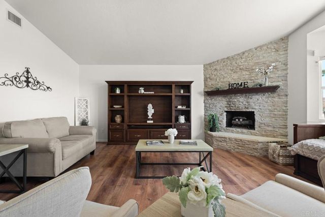 8028 Shantung Dr, Santee, CA 92071
