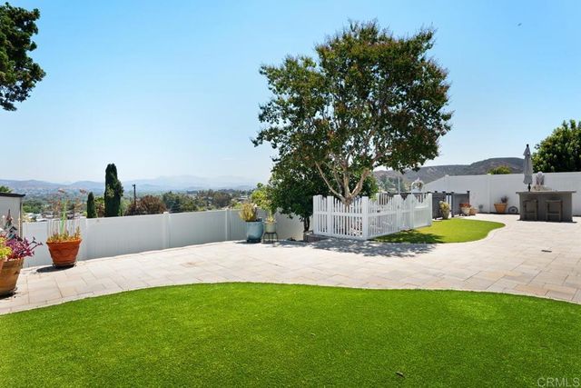 8028 Shantung Dr, Santee, CA 92071
