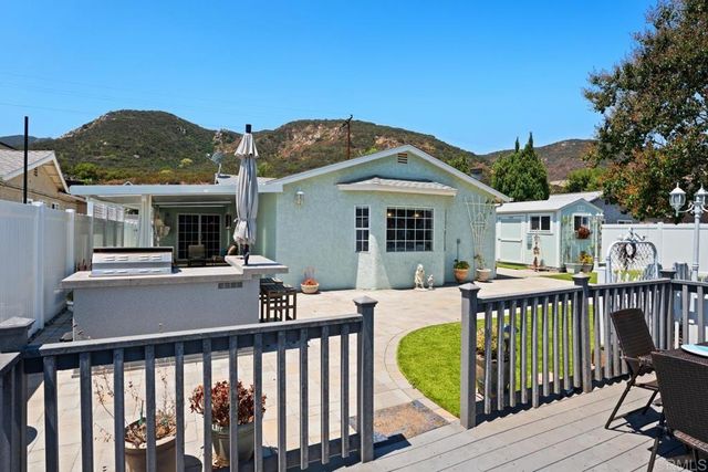8028 Shantung Dr, Santee, CA 92071